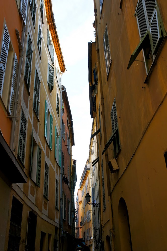 ruelle-vieux-nice-maisons-colorees