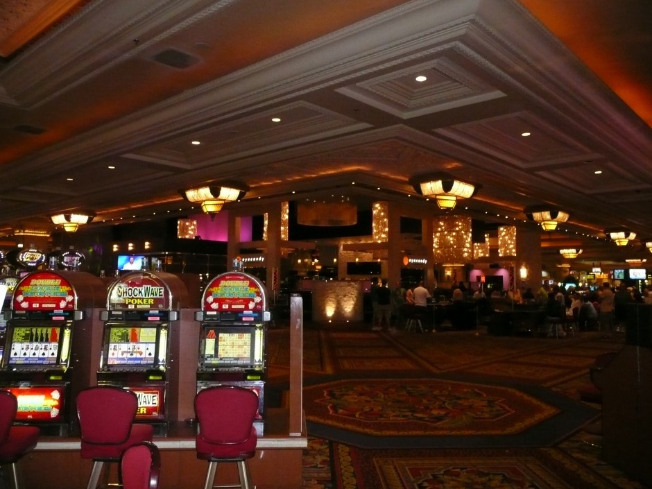 voayge-las-vegas-casino-salle-de-jeux-machine-à-sous
