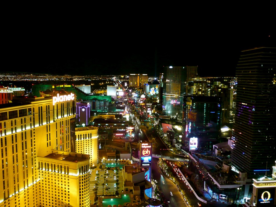 strip-hotel-view-vue-bynight