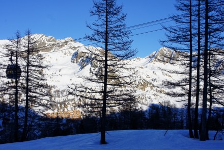 isola-2000-station-ski-mercantour-sapins-remontées-mecaniques