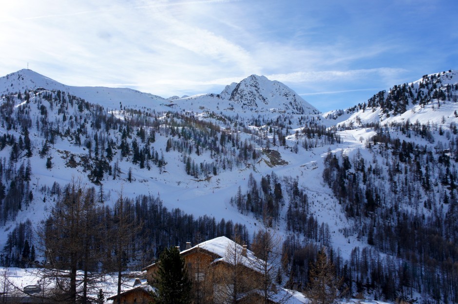 montagne-ski-isola-2000-chalet-pistes-station-sports-hiver-mercantour