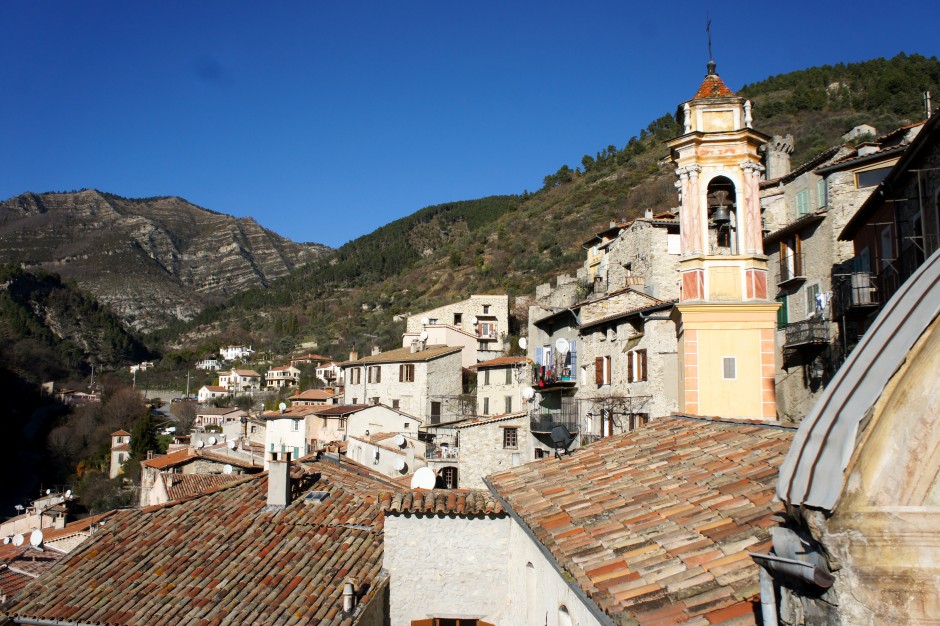 luceram-clochet-eglise-village-arriere-pays-cote-d-azur-nice