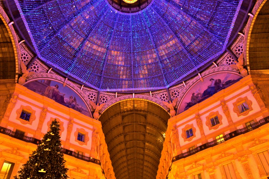 galeries-vittorio-emmanuele-milan-arcades-boutiques-luxe-decoration-noel-illuminations