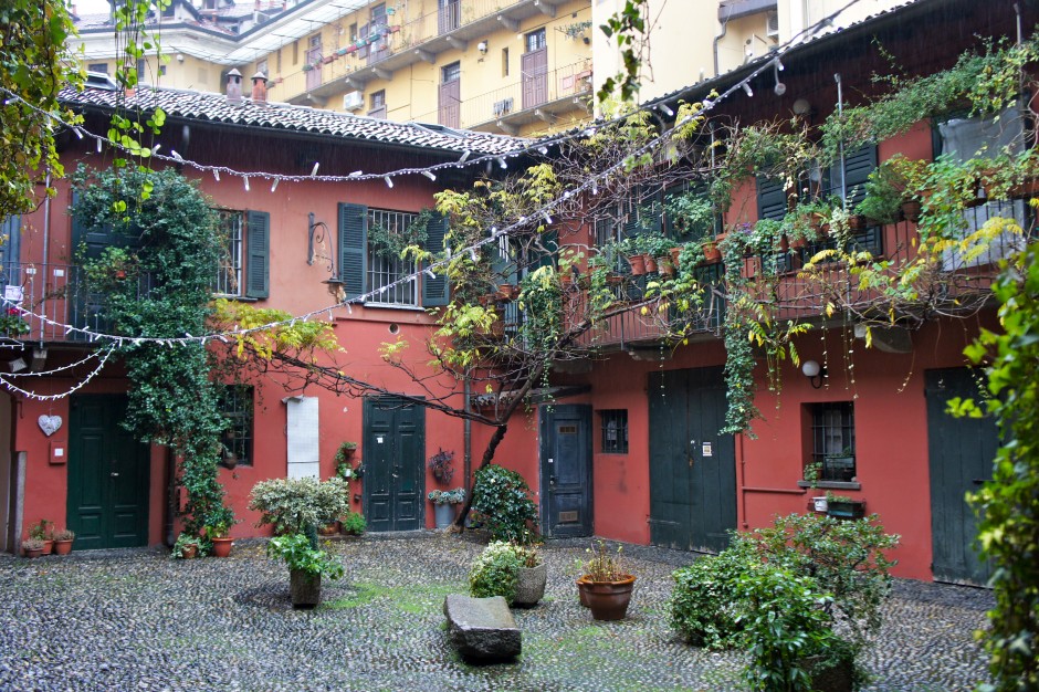 maisons-rouges-quartier-navigli-milan-weekend-citybreak