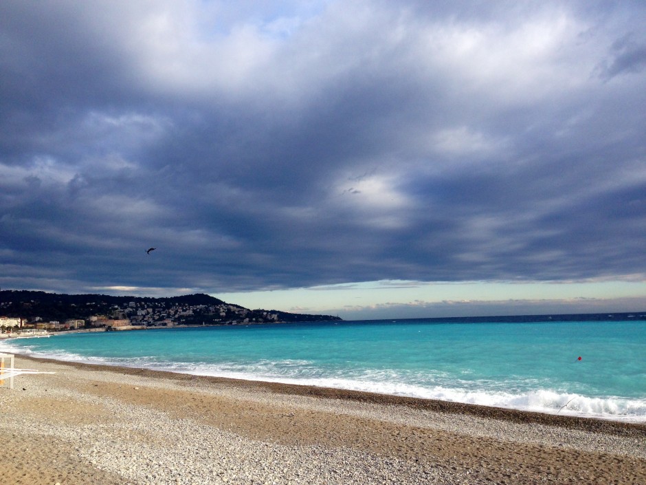 promenade-des-anglais-fevrier-cote-d-azur-mer-nuage-couleurs-paysage