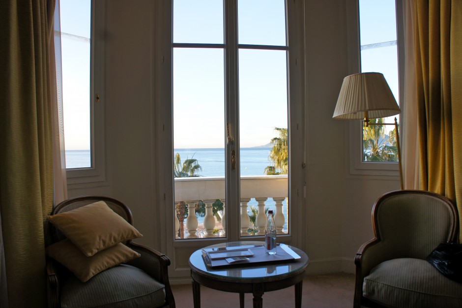 chambre-hotel-intercontinental-carlton-cannes-croisette-reveil-vue-mer