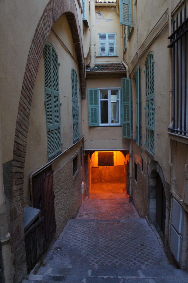 visiter-villefranche-sur-mer-vieux-village-ruelles