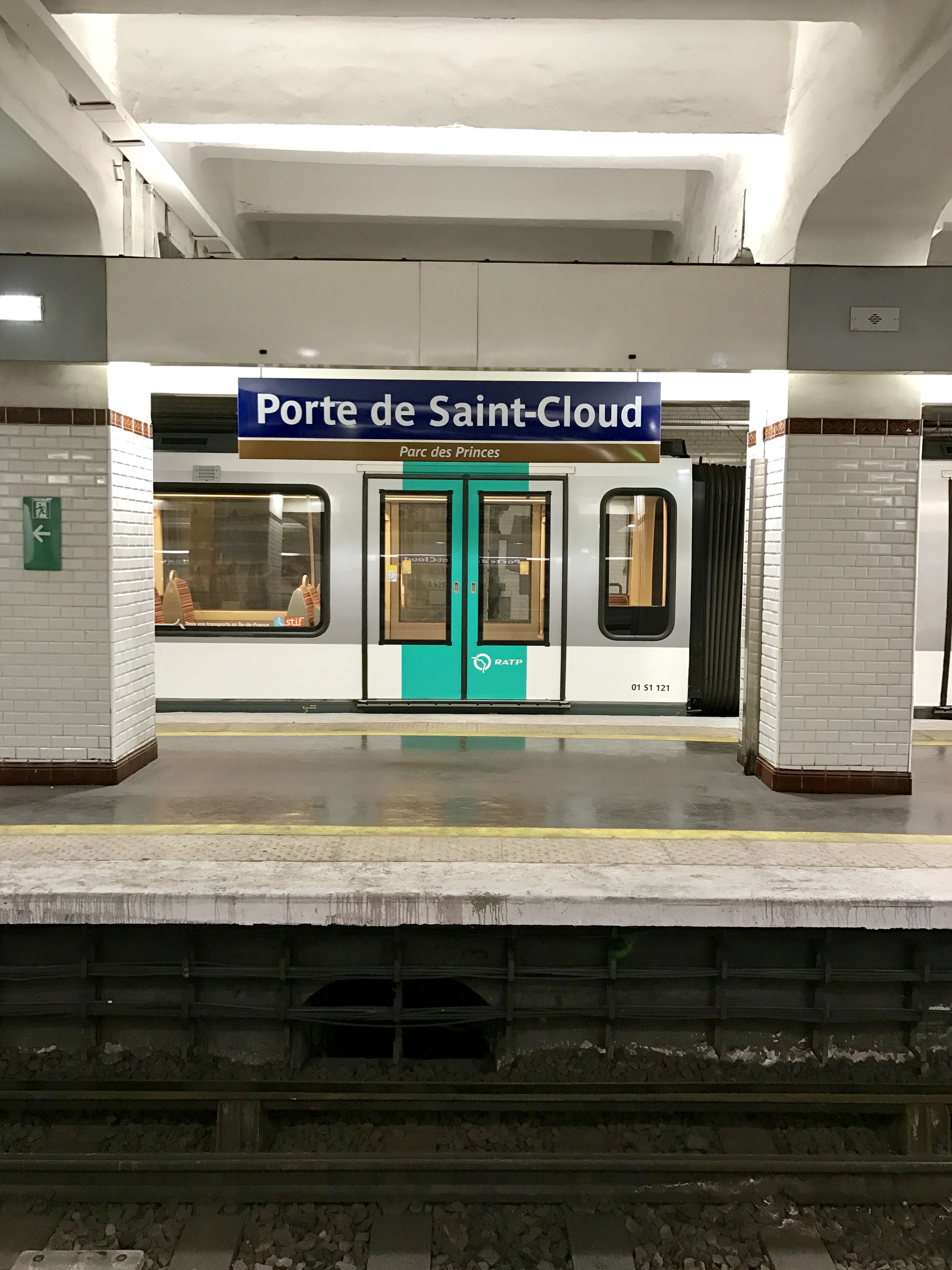 Metro porte de Saint cloud